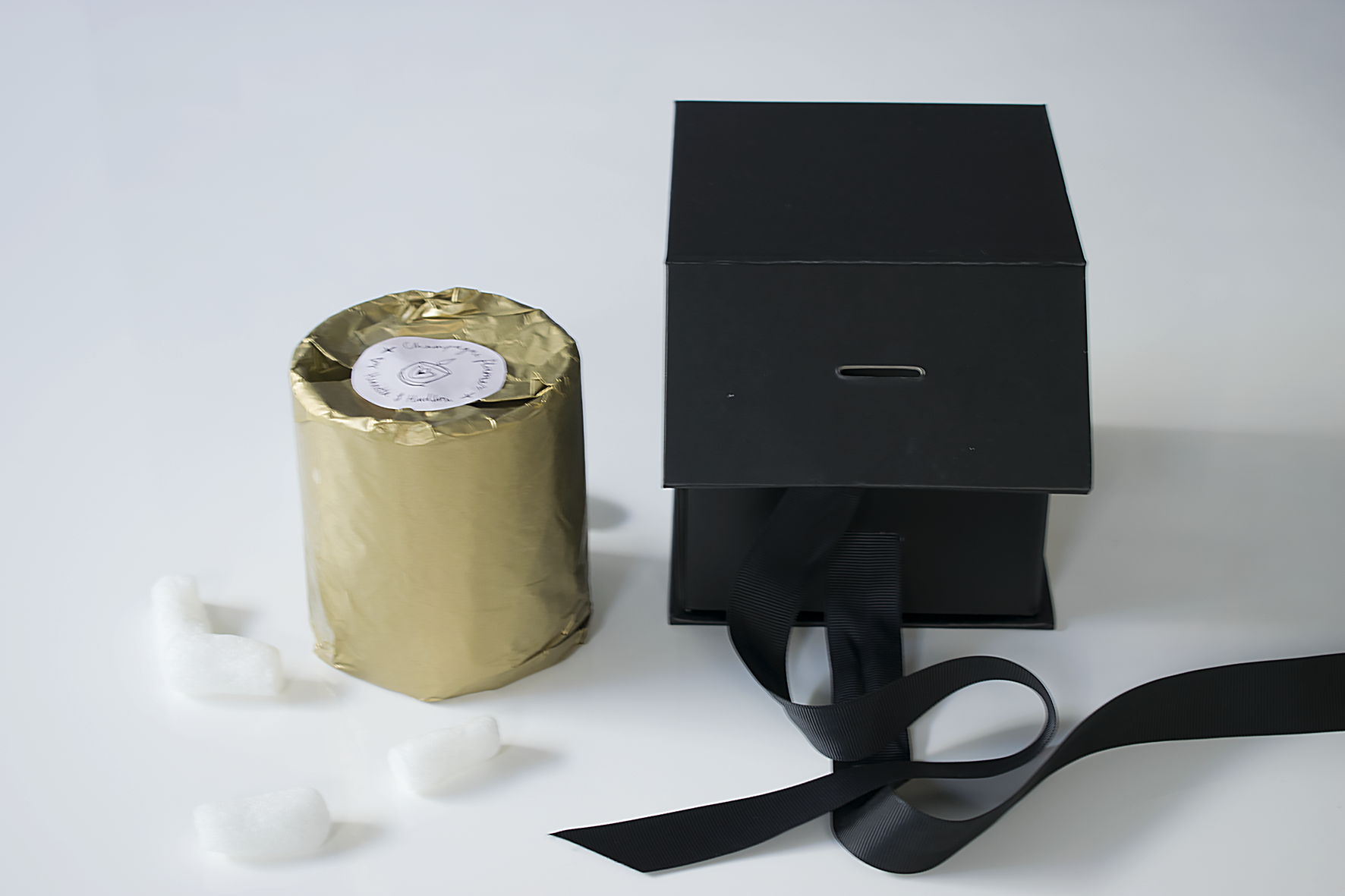 candle and packaging