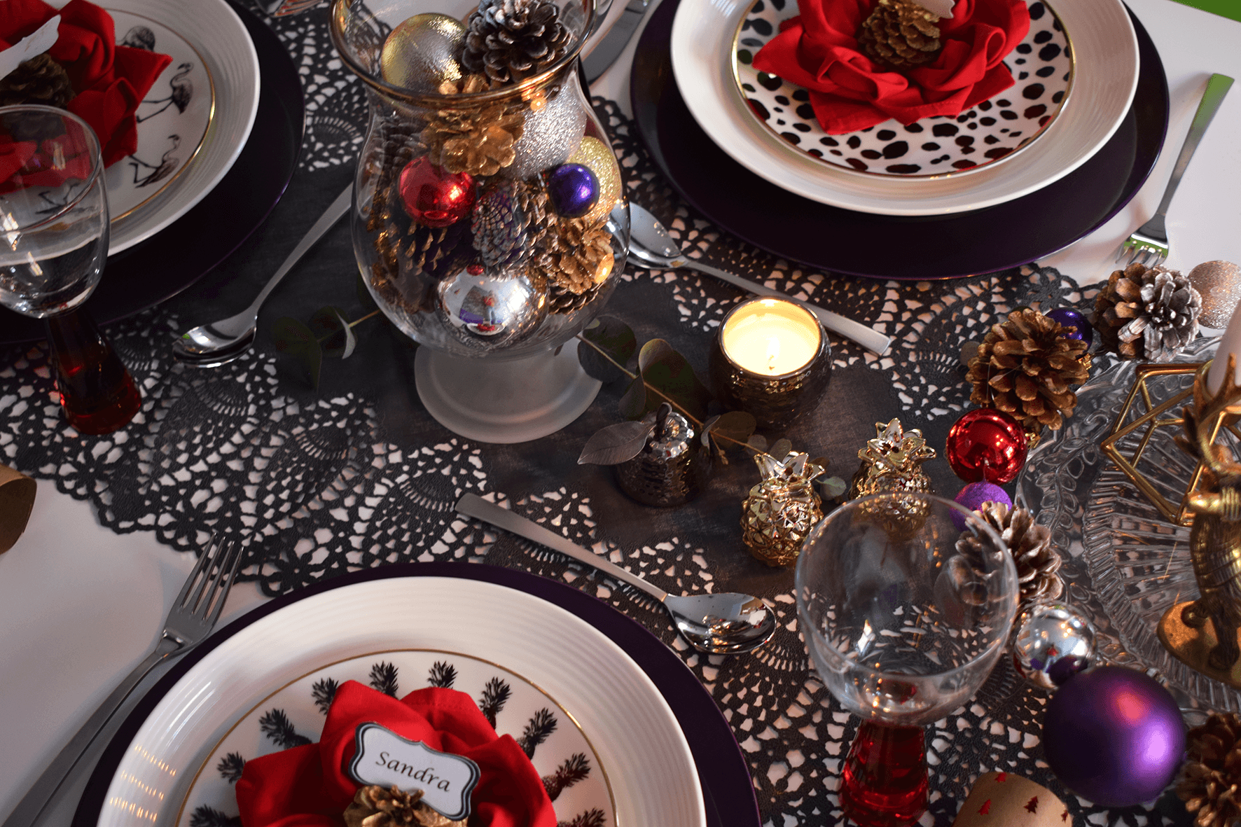 Create a Glam Colour Christmas Table Setting