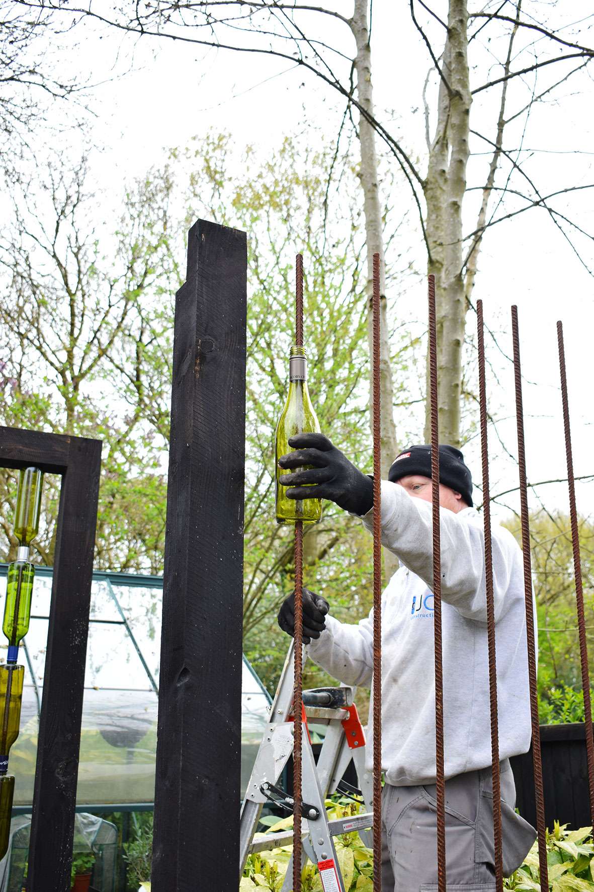 How to make an outdoor wine bottle screen
