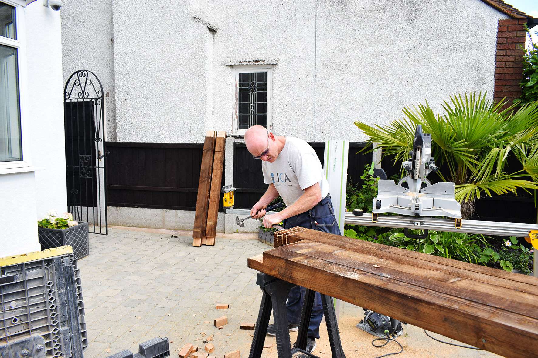 How to make an outdoor wine bottle screen