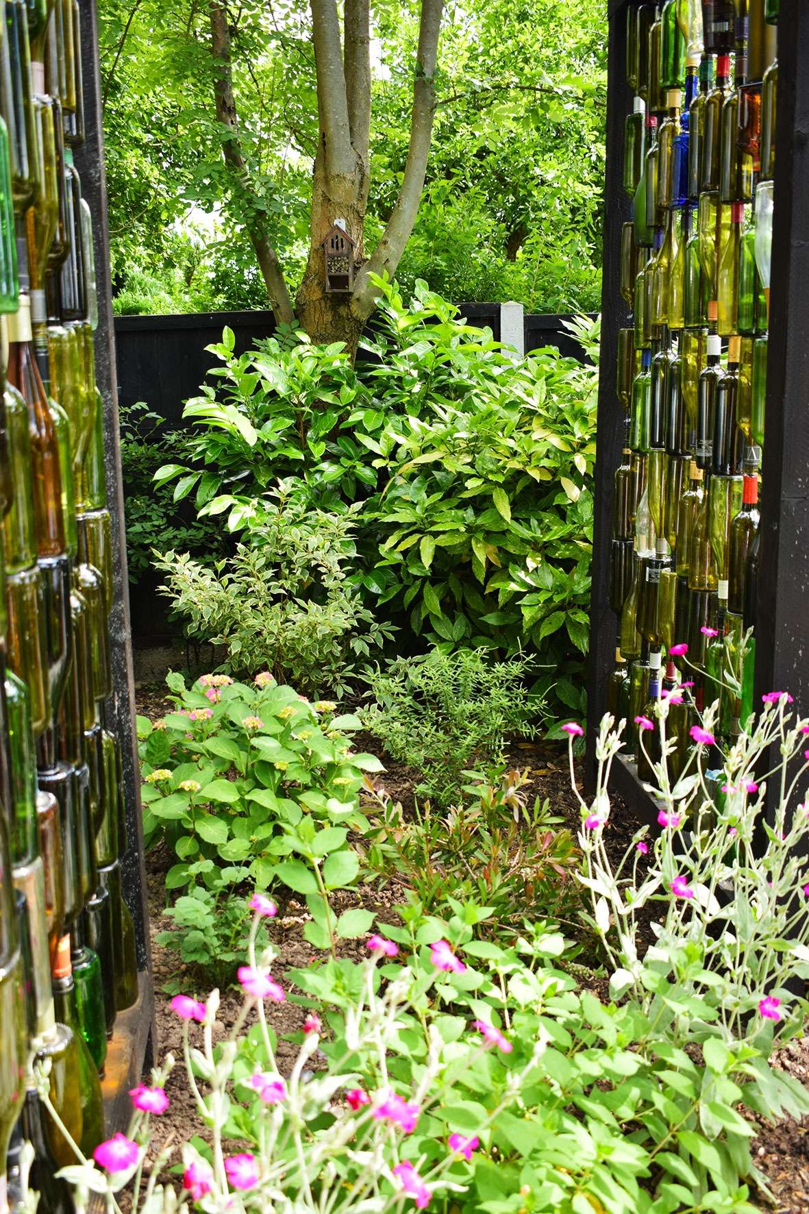 How to make an outdoor wine bottle screen