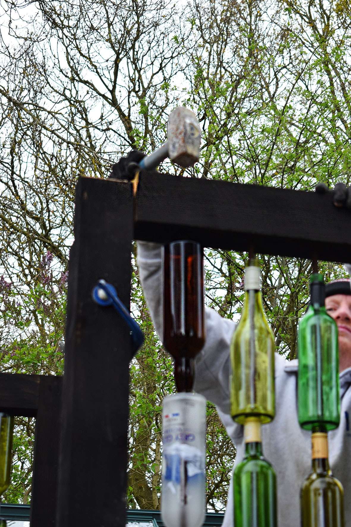 How to make an outdoor wine bottle screen