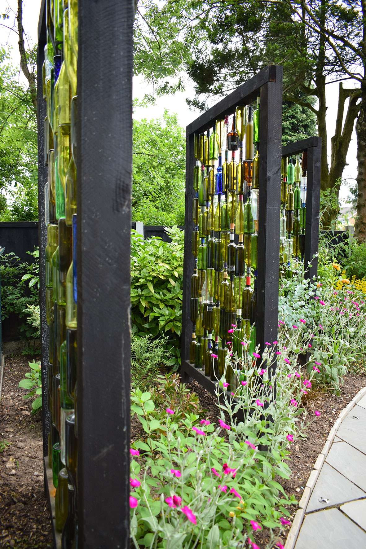 How to make an outdoor wine bottle screen