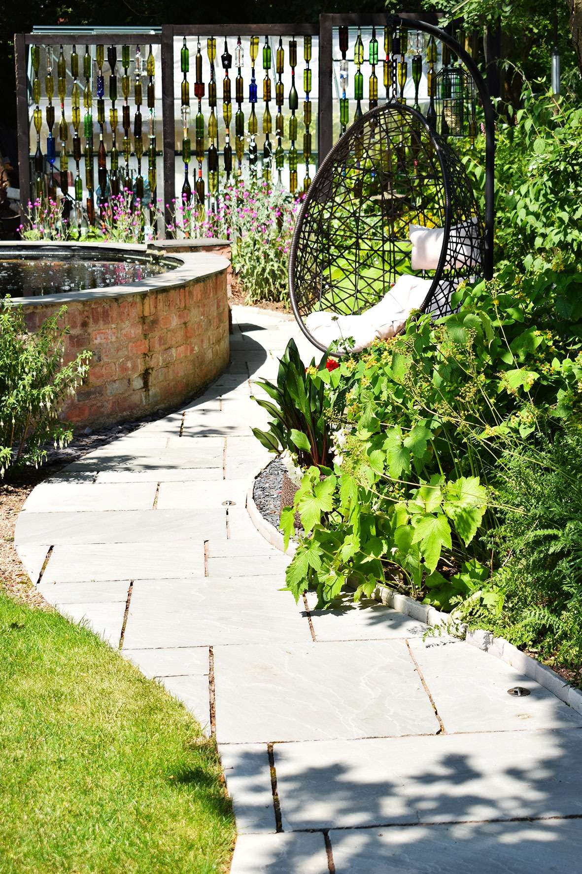 How to make a wine bottle screen garden feature