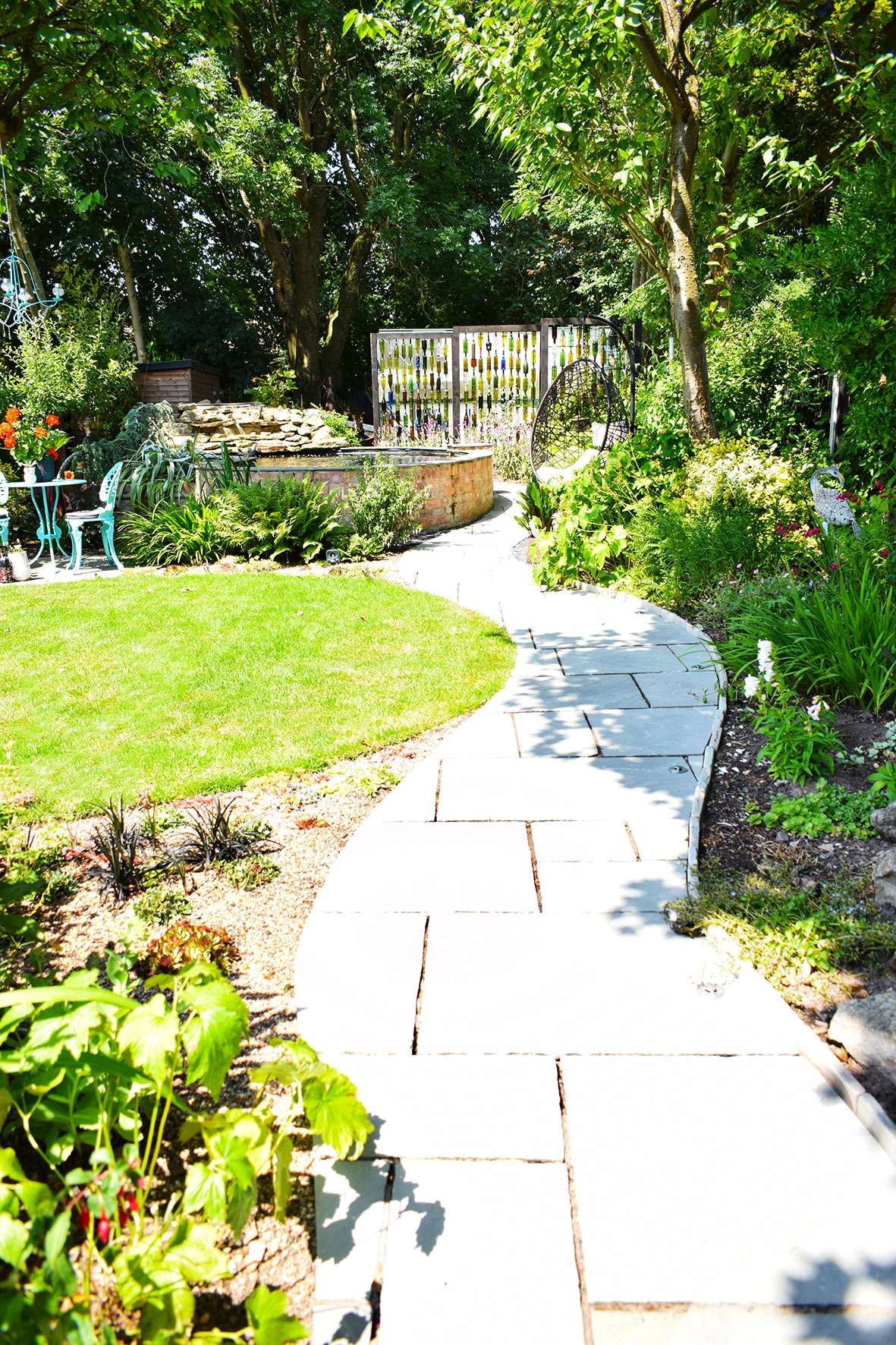 How to make a wine bottle screen garden feature