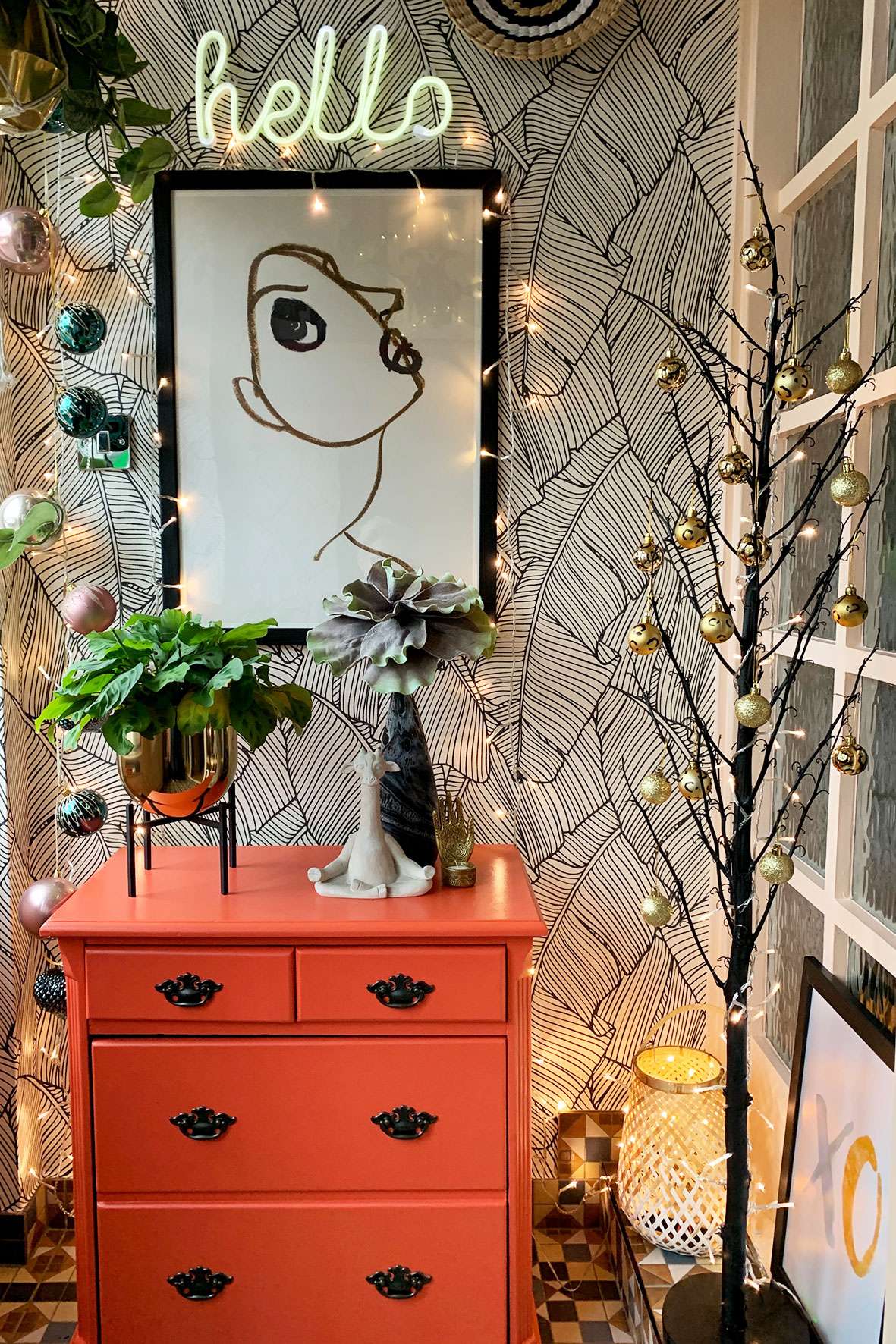 entryway Christmas decorations with mini Christmas tree to the right