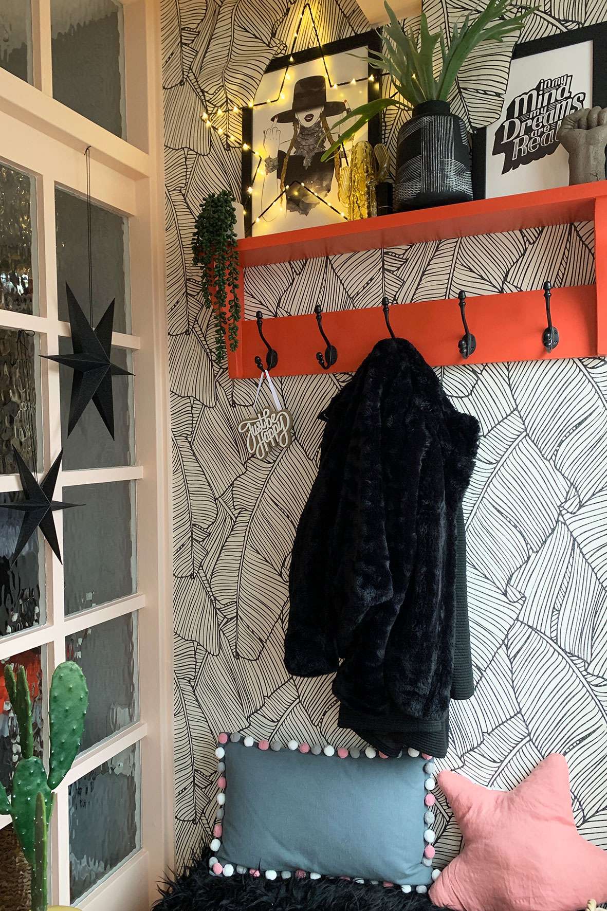entryway with star Christmas decorations